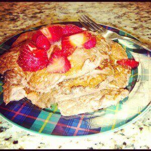 Looking for a healthy breakfast idea and recipe? Low Fat Oatmeal + Cottage Cheese Protein Pancakes